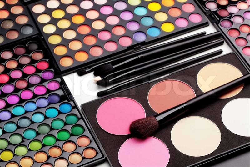  Makeup Brushes on Image Of  Make Up Colorful Eyeshadow Palettes With Makeup Brushes