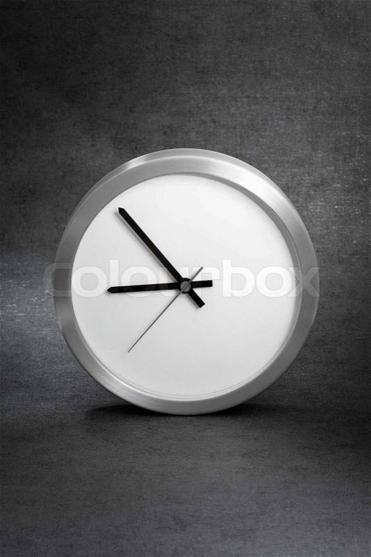 3301130-141730-clock-without-numbers-on-grey-background.jpg