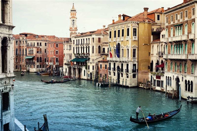 3383538-552686-an-image-of-an-ancient-city-of-venice.jpg