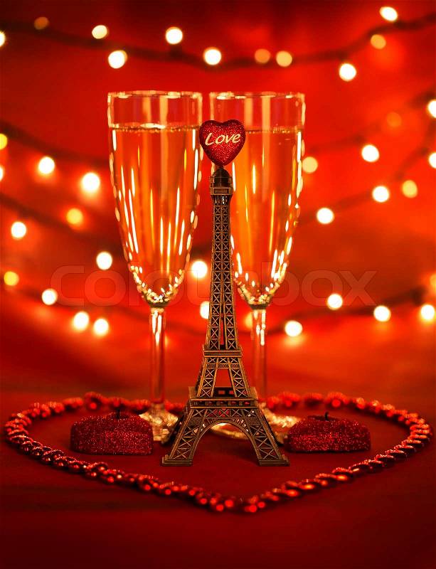 Image of 'Image of two glass with romantic beverage, little eiffel ...