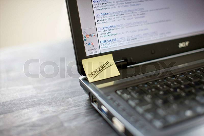Reminder on a post-it note, stock photo