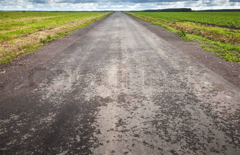 Empty asphalt country road perspective with horizon line, stock photo