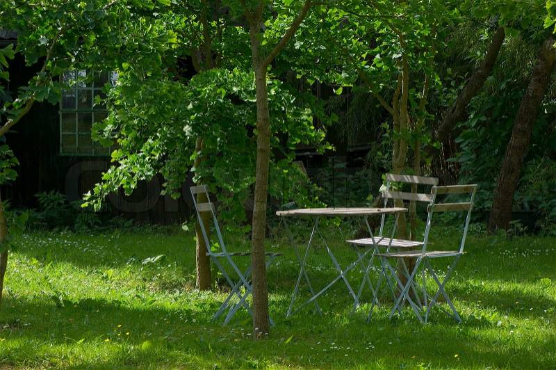 Green, landscape, romantic, nature, garden, outside, outdoor, yard, patio, park, suburban, stylish, table, summer, pretty, shade, seating, cosy, exterior, evergreen, chairs, back, annuals, backyard, intimate, lifestyle, leisure, gardening, furniture, orna