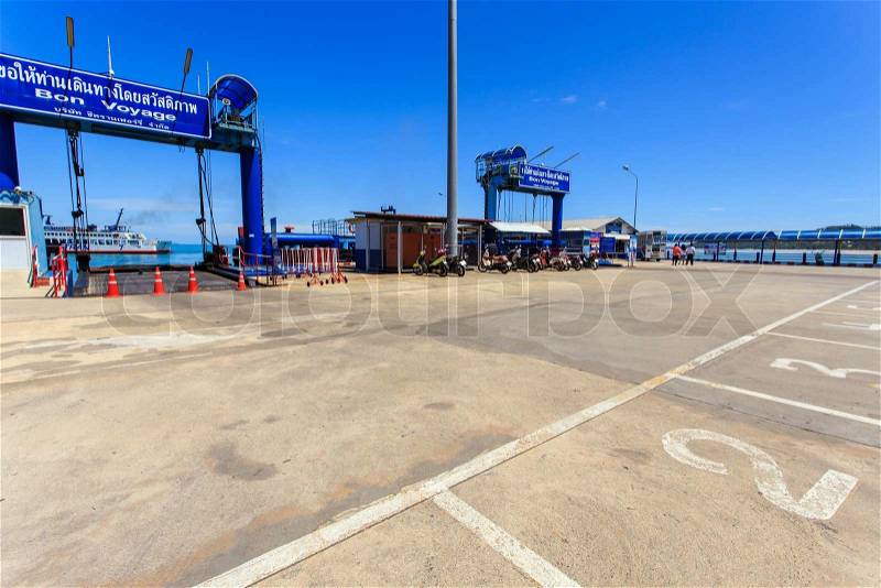 SURATTHANI - JULY 16 : A long ferry concrete pier. The main pier of transportation from Samui island to Donsak pier and from Donsak pier to Samui island on July 16, 2014 in Suratthani, Thailand, stock photo
