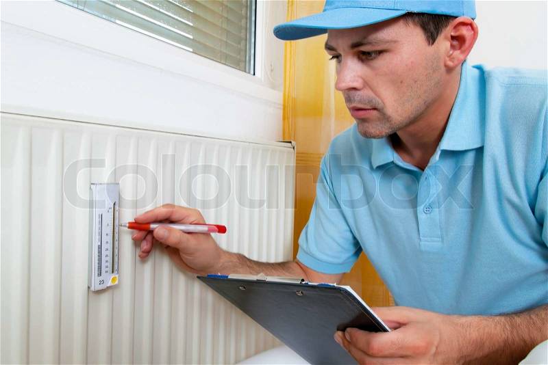 Fitter with radiator. Save energy. Reading the Heiungs - setting, stock photo