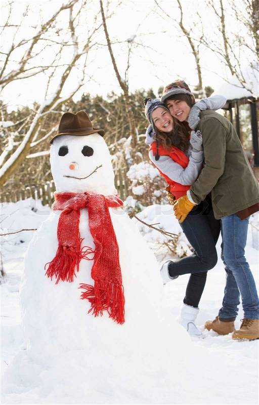 Što biste radili s osobom iznad, prikaži slikom - Page 4 1239570-teenage-couple-building-snowman