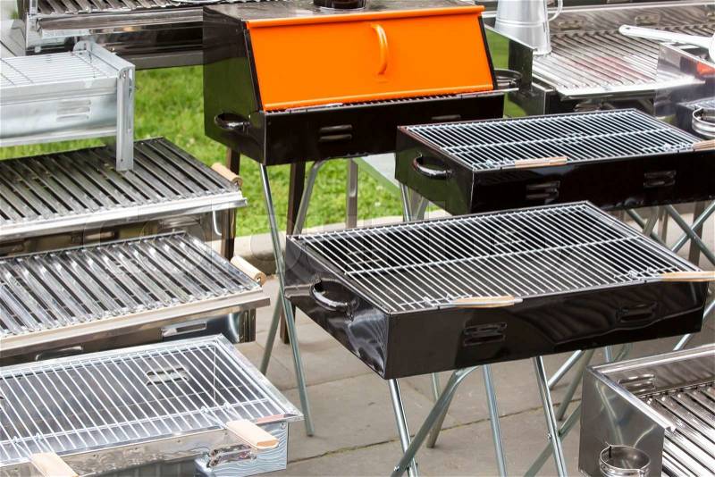 Grupa new metal grills for cooking, stock photo