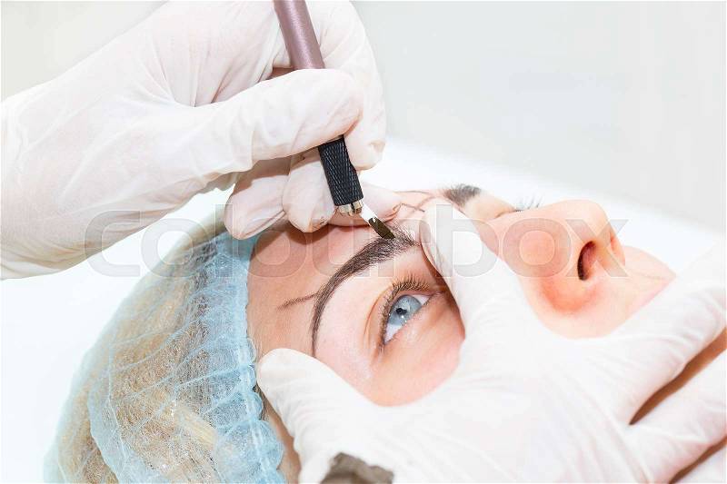 Mikrobleyding eyebrows workflow in a beauty salon Mikrobleyding eyebrows workflow in a beauty salon, stock photo