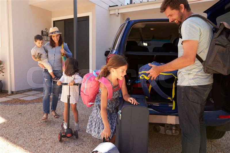 Family Packing Car Ready For Summer Vacation, stock photo