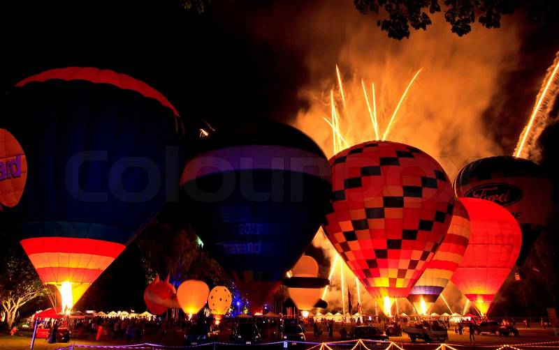 No descriptionCHIANGMAI, THAILAND-NOVEMBER 23 : People come to watch the release of balloons in the night at Thailand International Balloon Festival in Chiang Mai on November 23, 2012 in Chiangmai,Thailand, stock photo