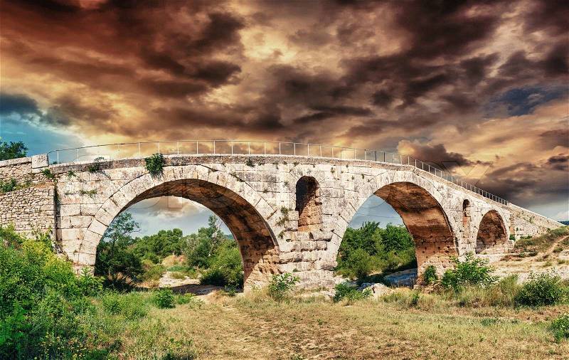 Stunning roman architecture of Pont Julien, Bonnieux. Ancient bridge in Provence - France, stock photo